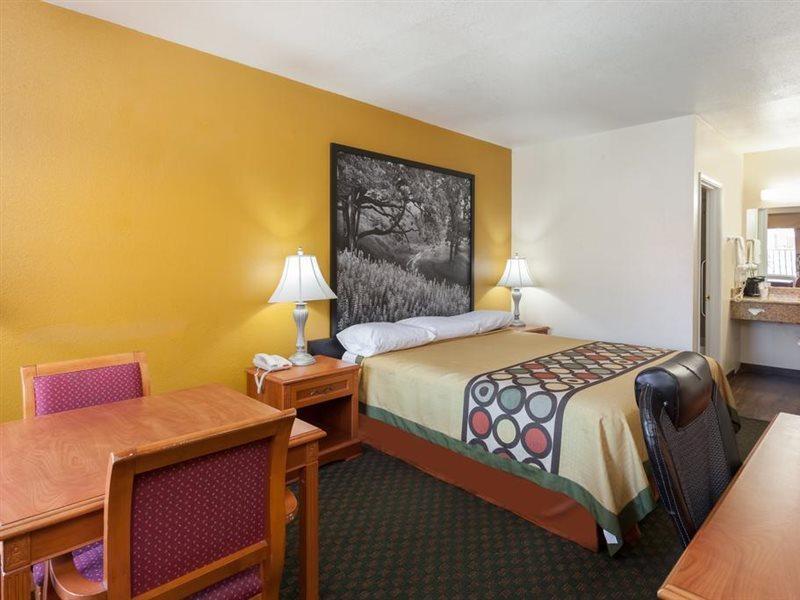 Super 8 By Wyndham Bakersfield South Ca Motel Exterior photo