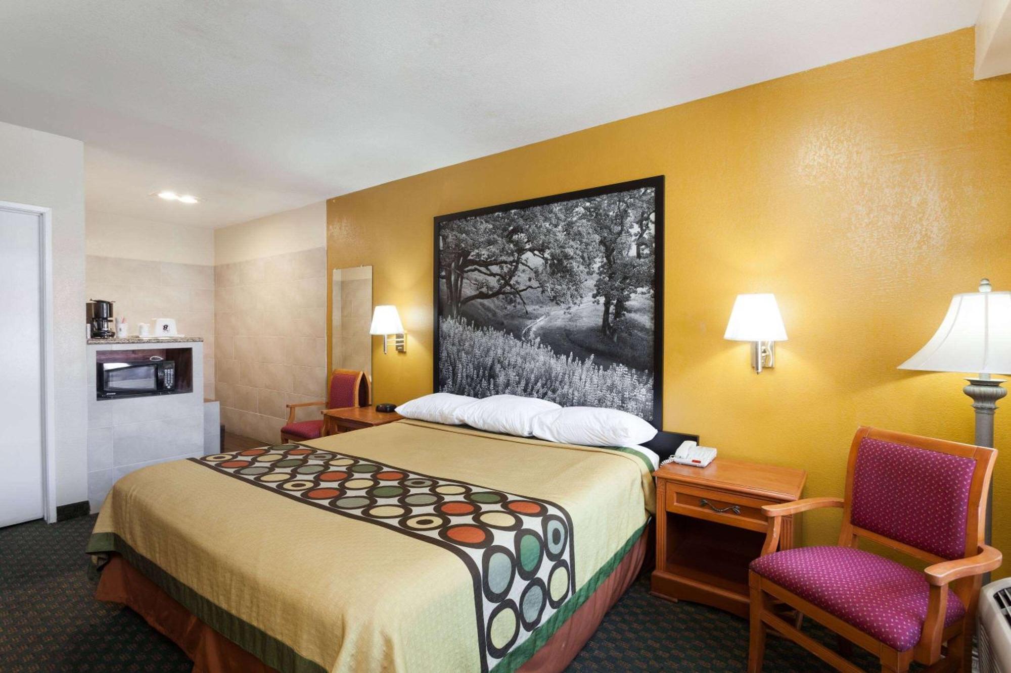 Super 8 By Wyndham Bakersfield South Ca Motel Exterior photo